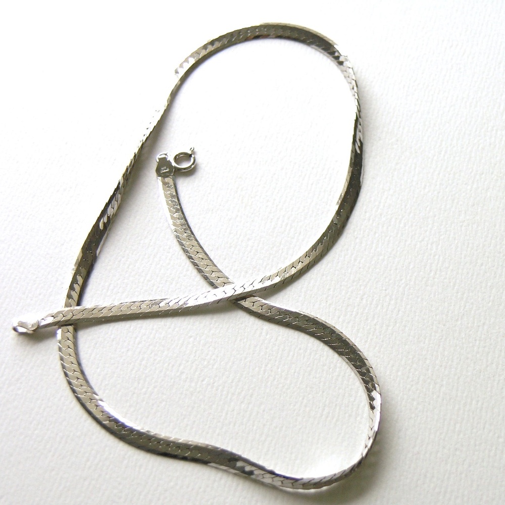 20" Sterling Silver Vintage Herringbone Necklace Made in Italy - Picture 2 of 8